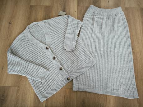 Nový štrikovany komplet uni veľkosť, 