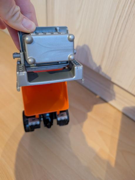 Smetiarske auto lena, 