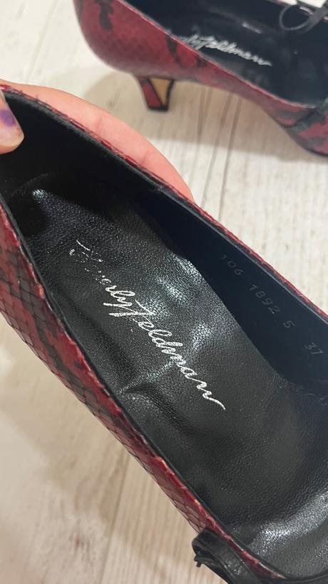 Bordove lodičky 37, 37