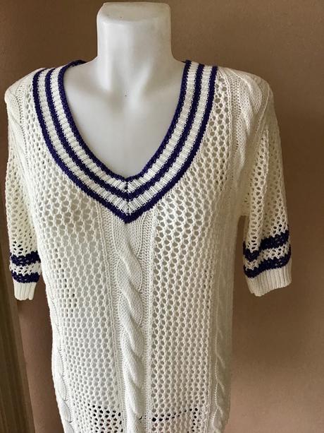 Krasny pulovrik amara, 40