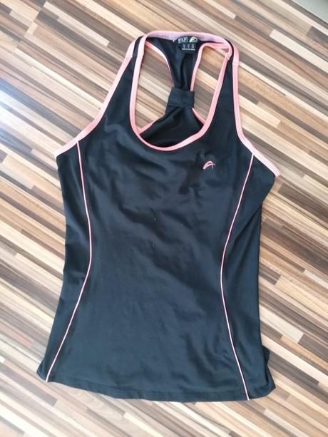 Tielko na šport, 40