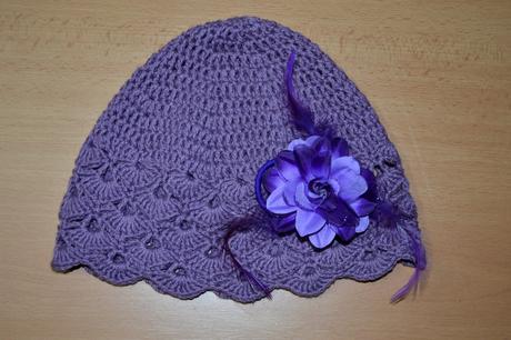 Háčkovaná čiapočka s kvetom, <50 - 158