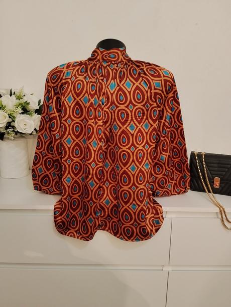 Saténová blúzka s mašľou - geometric style, 36