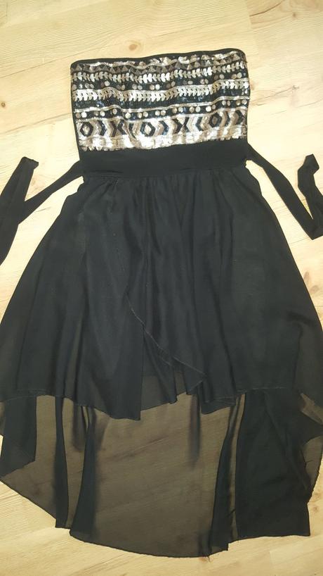 Čierne spoločenské šaty, m