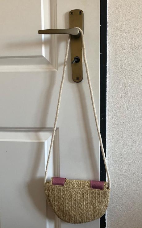 Malá detská slamená kabelka psík, 