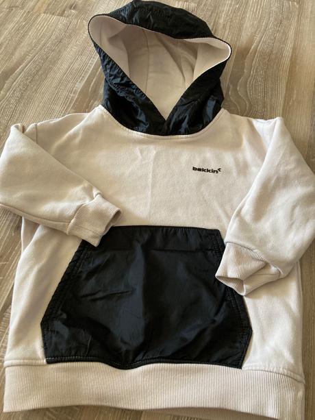 Krásna bekkin mikinka ako nová, 110