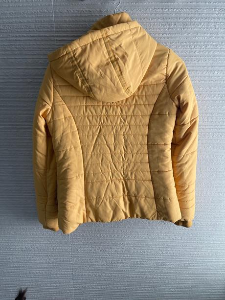 Horčicový kabát, 34