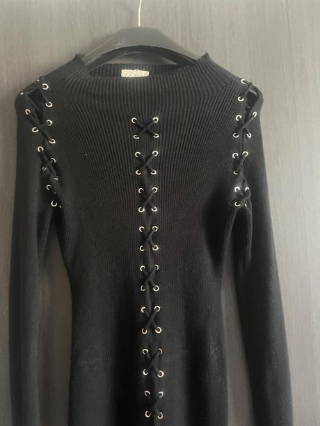 Cierne pletene saty, s