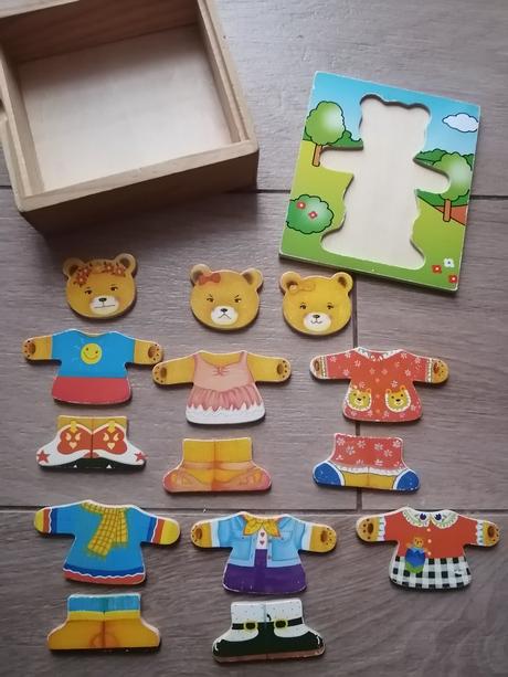 Drevené hračky puzzle maco, obliekanie, šaty, 