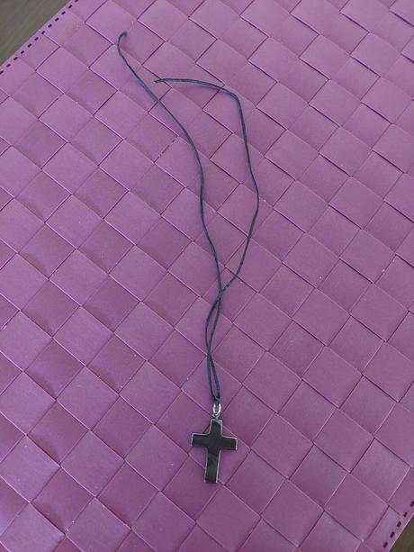 Križ na šnúrke, 
