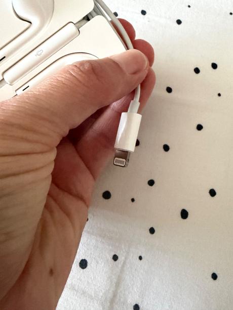Slúchadla apple s lightning konektorom, apple