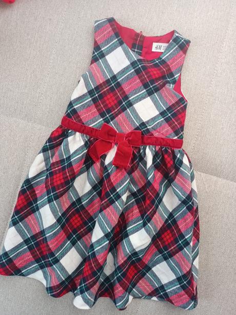 Šaty vianočné, 104