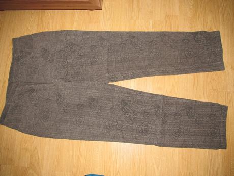 Hnedé menčestráky v. 44, 44