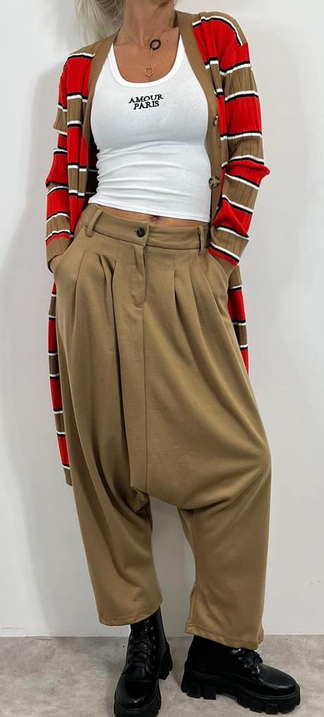 Pruzny svetrik na gombiky, 