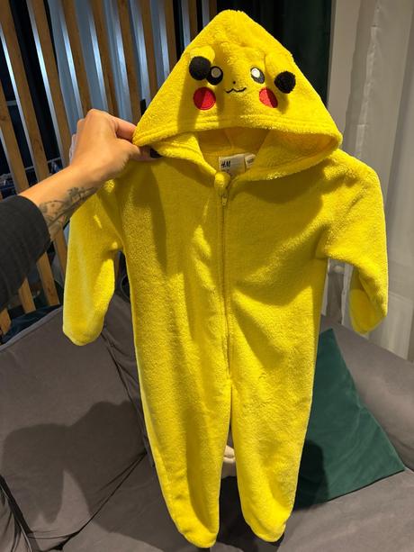 Kostým/overal pikachu,