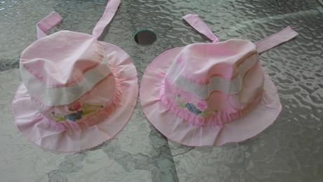 Klobúčiky pre dvojičky, 50