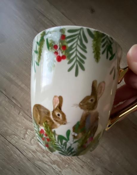 Vianočná šálka so zajačikmi mám dva kusy, 