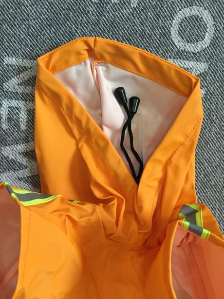 Nepremokava bunda- prsiplast  pre vacsieho psa, 