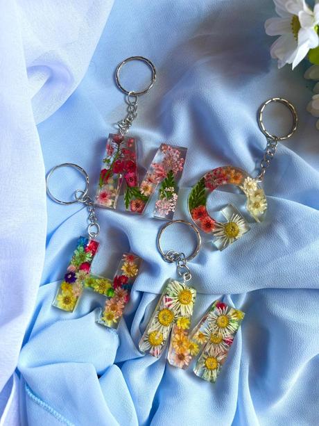 Ručne vyrobené živicové kľúčenky, 