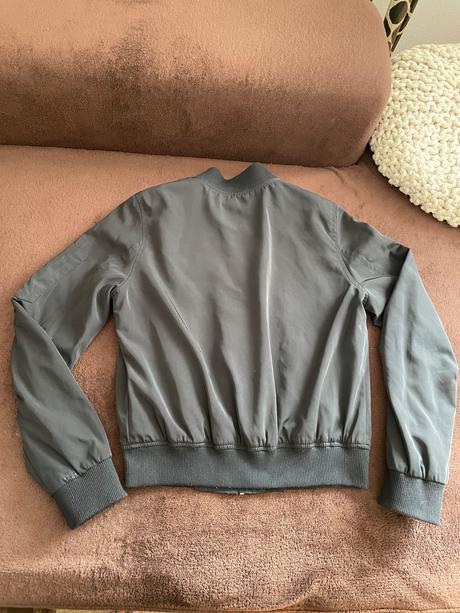 Tenká bunda bombera., s