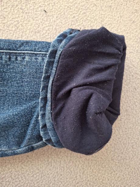 Dievčenské podteplené rifle., 164