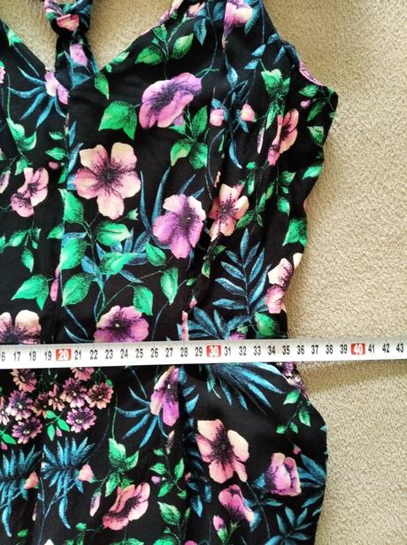 Krásny moderný kvetovaný overal, m