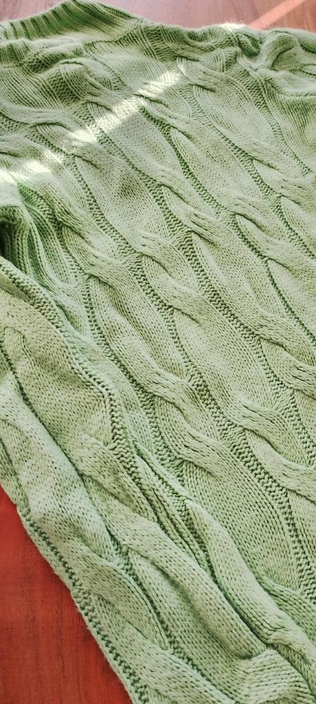 Svetríkove šaty, 140