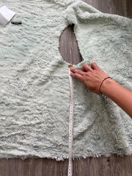 Elegantná, mäkká vesta z brusenej kože,