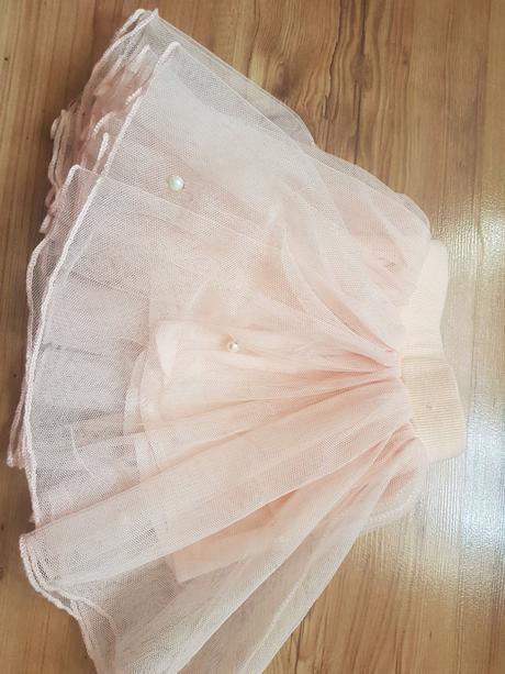 Krásna nariasená sukňa s perličkami, 98