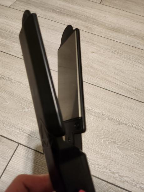 Keramická žehlička na vlasy,