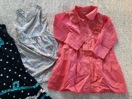 Šaty a pláštik, 104–116