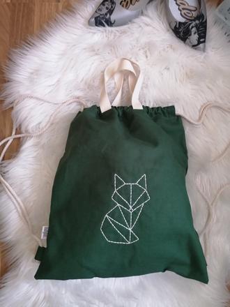 Nádherný zelený ruksak šitý na objednávku, 