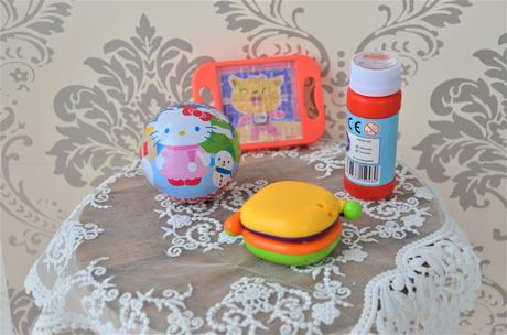 Mix rôznych hračiek,