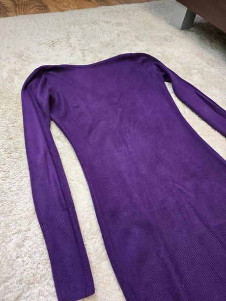 Fialovy predlzeny sveter, 36