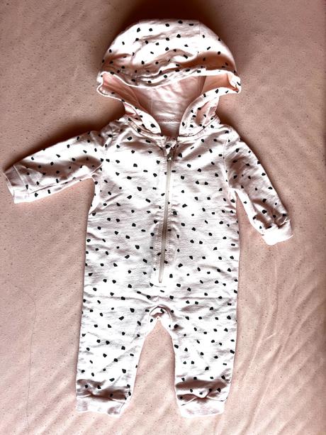 Bodkovaný overal, 62