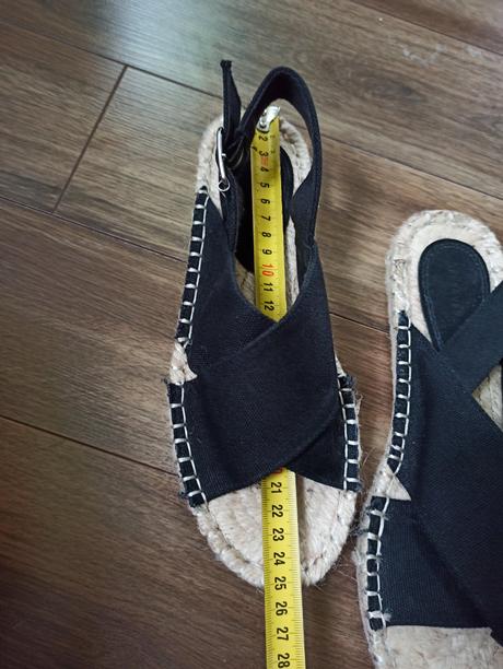 Slamené sandálky, 37