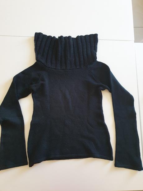Čierny rolákový pulóver, s