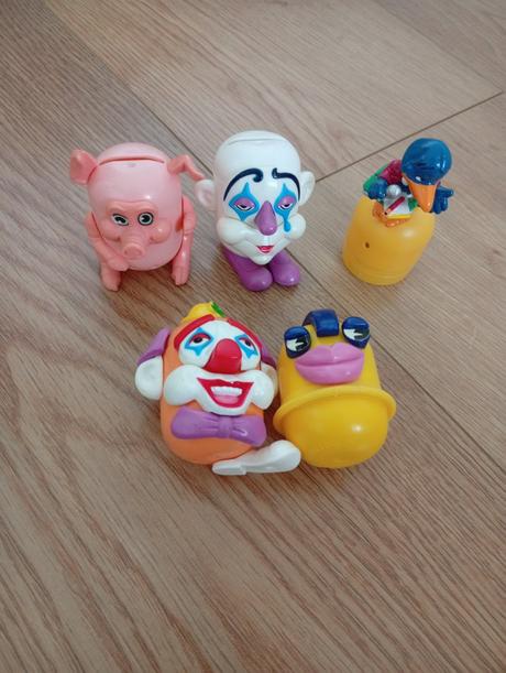 Nekompletné kinder postavičky,