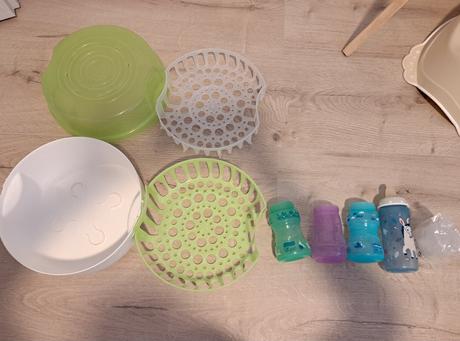 Sterilizátor na flaše+4x flase+3x plastove pohare, 