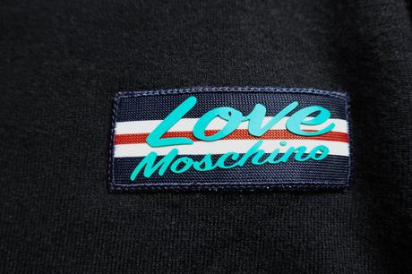 Jemný mäkký sveter moshino, moschino,s