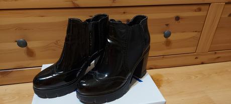 Čižmy lesklé na opätku veĺ.40, 40