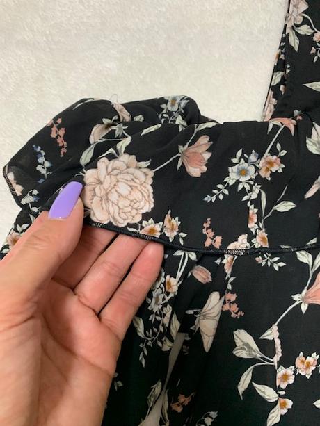 Letná tenká blúzka s odhalenými plecami a volánmi, m