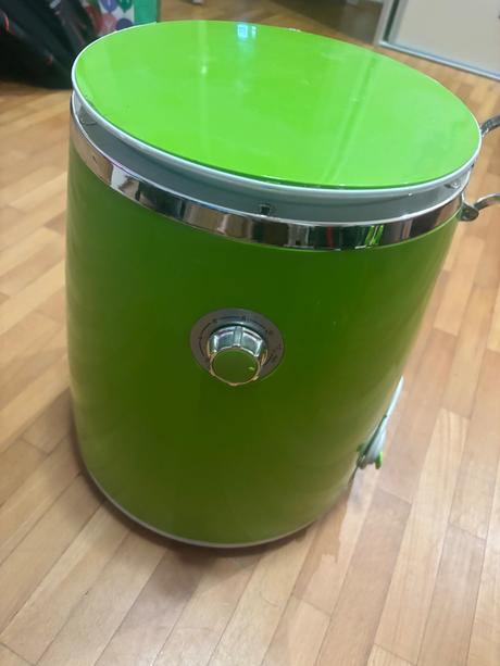 Concept prenosná práčka so žmykaním, 