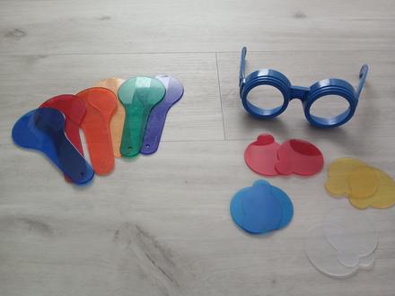 Montessori okuliare s farebnými sklíčkami,