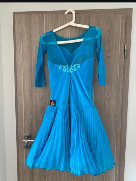 Spoločenské šaty na štandard, 164