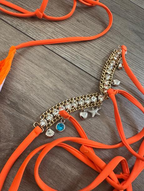 Orandžove plavky, s