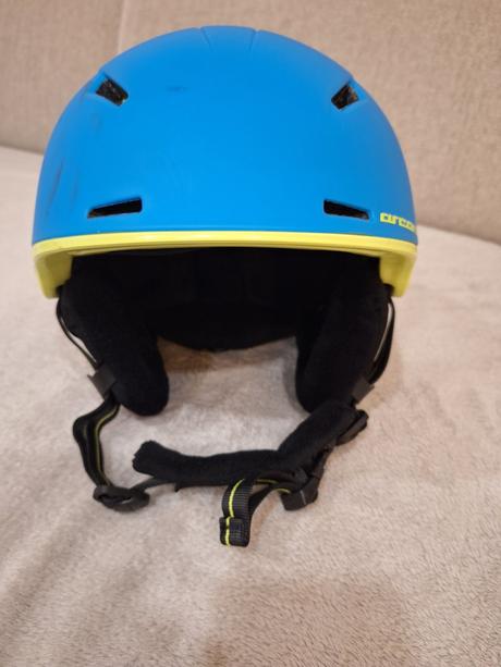 Lyžiarska prilba, s