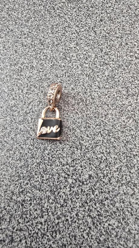 Pandora prívesok, pandora