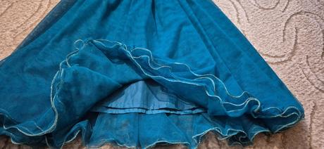 Smaragdové šaty, 128