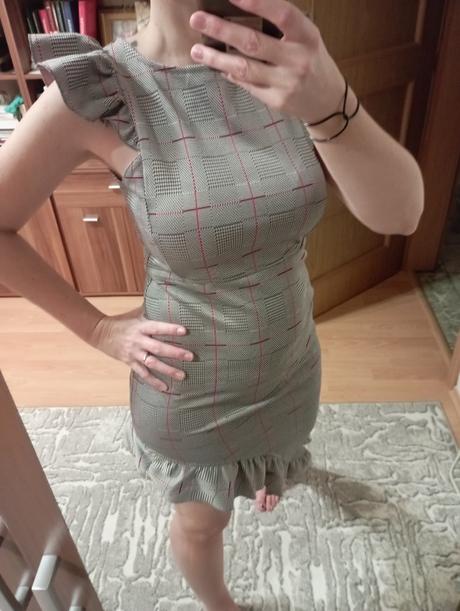 Asymetrické šaty, s